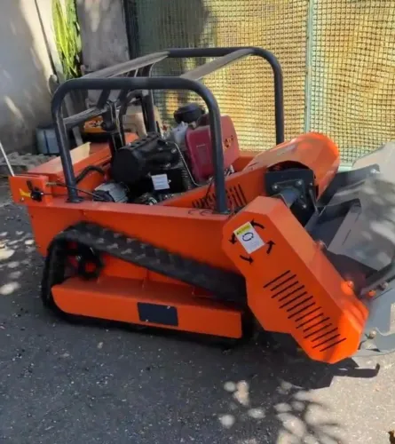 Roçadeira robótica HF 120
