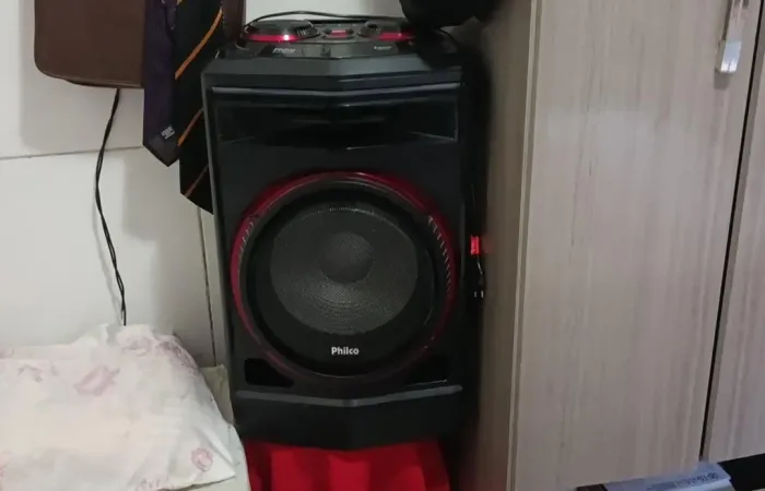 Vendo caixa som semi nova pouco uso muito potente sem defeito