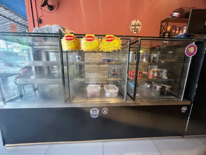 Balcão refrigerado e quente com caixa 