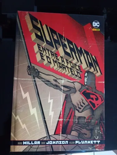 SUPERMAN ENTRE A FOICE E O MARTELO - DC- PANINI