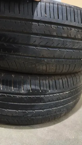 2 pneus 195 60 15  da pra rodar ainda 