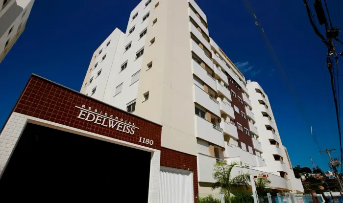 Apartamento semi mobiliado a venda tem 66 m²  2 quartos em Capoeiras - Florianópolis - SC