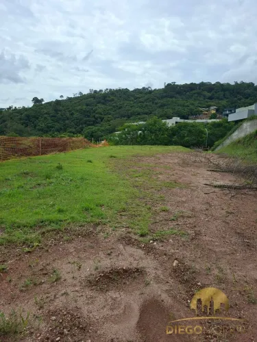 Terreno à Venda em Condomínio Fechado em Atibaia