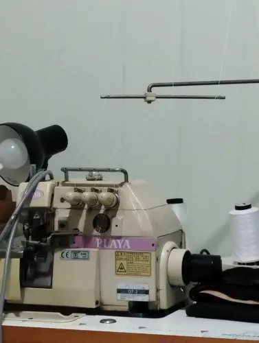 Máquina overloque 
