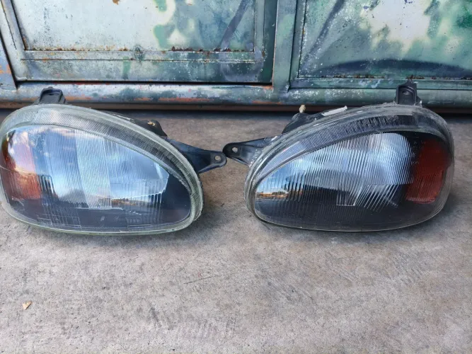 Farol direito original Corsa Wind 