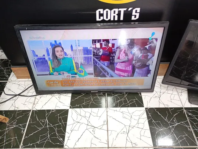 Vendo tv Semp Toshiba 32 polegadas top de linha com conversor digital R$ 550,00