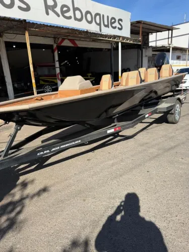 Barco soldado direto da fábrica 