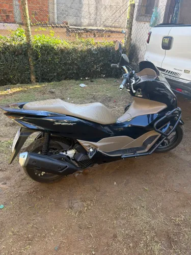 Moto sem detalhes pouco usada
