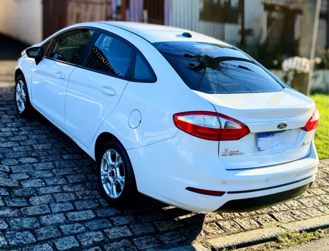 Ford Fiesta Sedan 1.6 16V Flex Aut. 2014