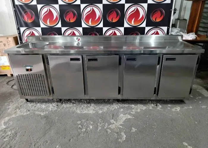 Balcão de encosto refrigerado