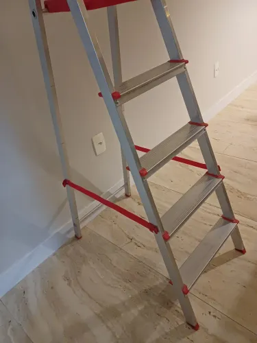 Escada alumínio 1,60 mts