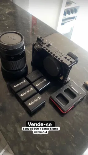 Câmera Sony A6500 + lente Sigma 30mm 1.4 + 6 baterias