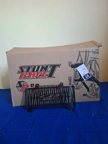 Stunt Race CB 300 F + protetor de radiador