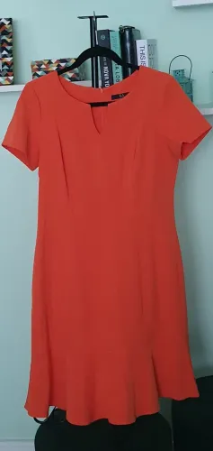 Vestido Laranja Babado Discreto na Saia - P. A Concept