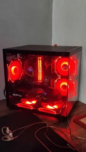 PC i3 6100 RX580 XFX 16GB RAM CORSAIR RGB GABINETE AQUARIO
