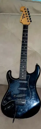 Guitarra canhoto Memphis tagima super confortável já regulada. Som encorpado e médios