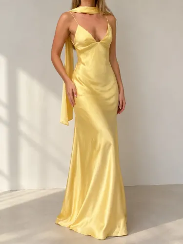 Vestido longo Zara amarelo acetinado com echarpe