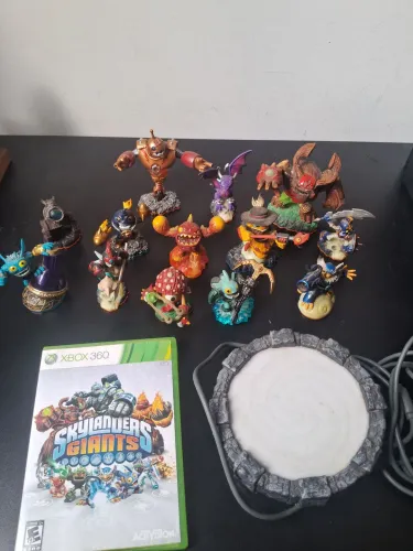 Skylanders Giants Xbox 360 - 13 Figuras + Portal + Jogo