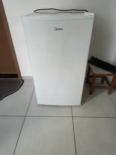 Frigobar Midea 93 Litros