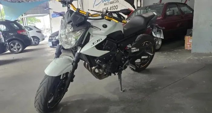 YAMAHA- XJ6 ANO:2012 MOTOR: 600cc
