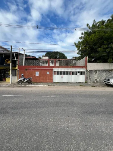 Casa a Venda na Avenida Airton Sena