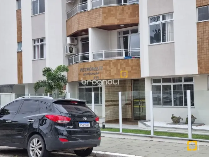 Apto Capoeiras 03 quartos com suíte duas sacadas e garagem.