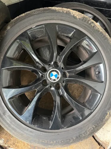 Jogo de rodas BMW com pneus aro 19 pneu 235/55