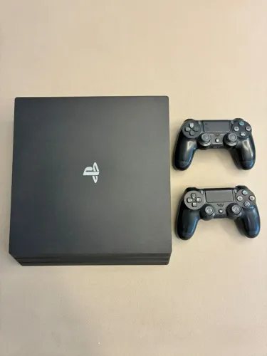 PS4 PRO 1TB + 2 CONTROLES ORIGINAIS + 5 SUPER JOGOS SEMINOVOS