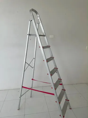 Escada de Alumínio 7 degraus