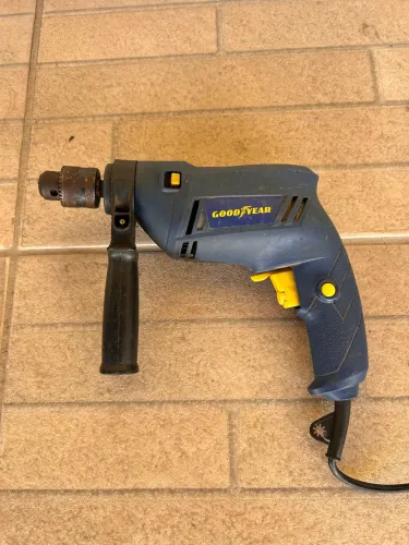 Furadeira de impacto elétrica marca Goodyear