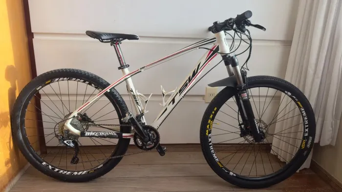 Bicicleta MTB TSW Aro 27.5 - Equipada Shimano XT/SLX e RockShox (Tp. 17)