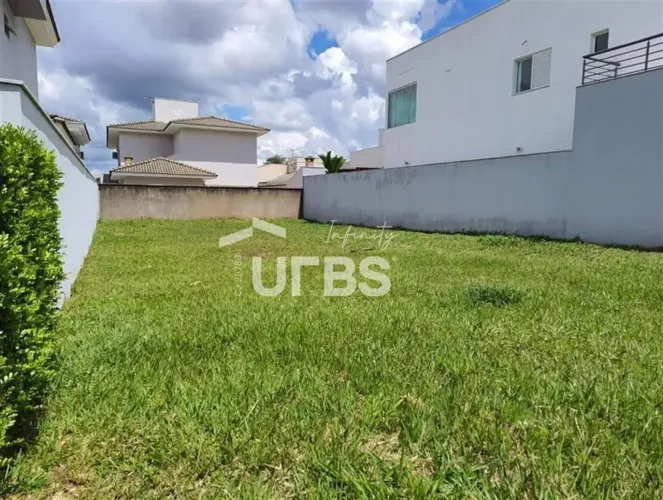 Terreno em condomínio com 346,80m² à venda no Royal Park