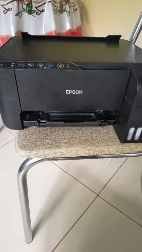 Vendo está empreesora semi nova com poucos tempos de uzo