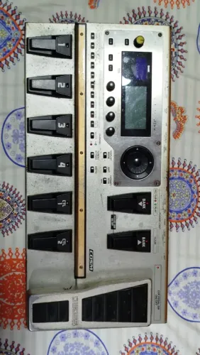 Pedaleira boss gt10