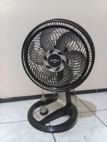 Ventilador Britânia com defeito/ para retirada de peças
