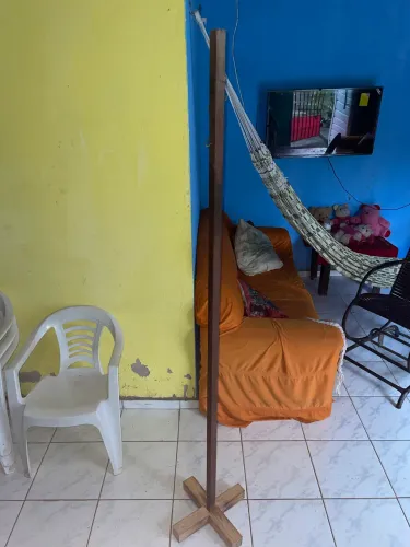 Suporte de soro amadeirado 