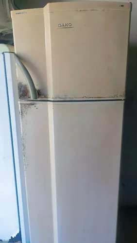 Vende-se geladeira , leia o anúncio
