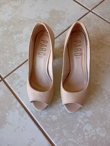 Sapato feminino bege Parô tamanho 36