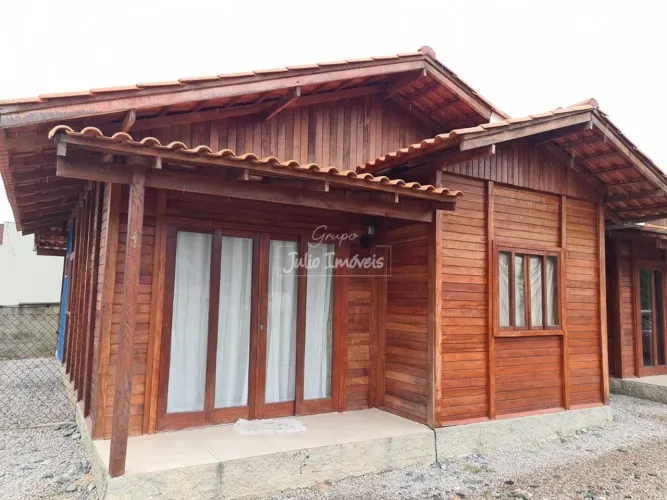 Casa com 03 dormitórios para alugar na Guabiruba