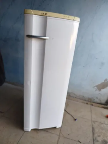 Geladeira Eletrolux bem conservada