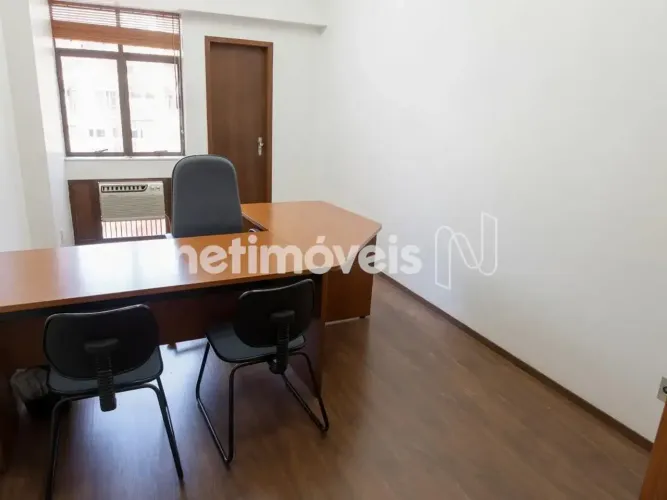 Conjunto Comercial de Alto Padrão Centro / Igreja de Lourdes
