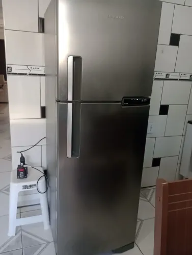 Vendo essa geladeira Brastemp,com um ano de uso,em perfeita conservação,com a voltagem 220
