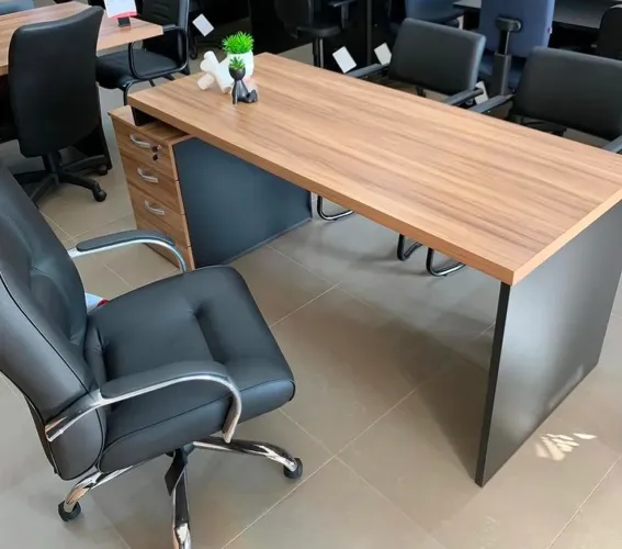 Mesa Reta Pedestal tampo 1,50 2 Gavetas 1 Gavetão 40mm LOJA IKONOFFICE
