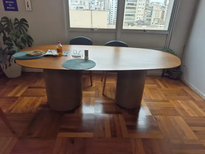 Mesa de jantar orgânica de madeira grande