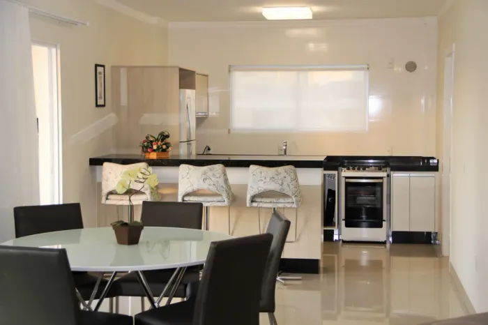 Apartamento para aluguel tem 90 metros quadrados com 1 quarto em Centro - Bombinhas - SC