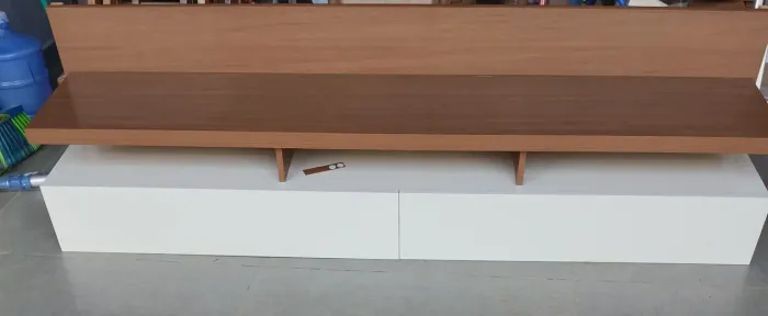 Parte de baixo de painel , com dois compartimentos 