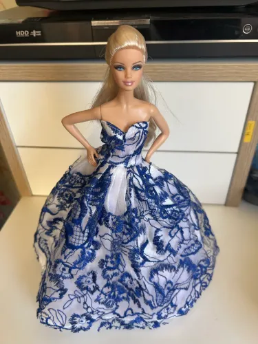 Vestido de Barbie azul e branco 