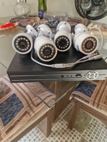 Dvr e 4 cameras