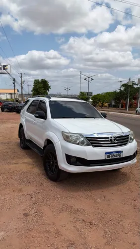 Toyota Hilux SW4 SR 4X2 2.7/ 2.7 Flex 16V Aut. 2012