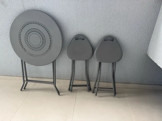 Mesa e banquetas dobráveis Angeloni 